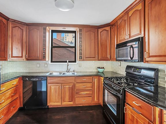 5th image of 114 Pierrepont St APT 7