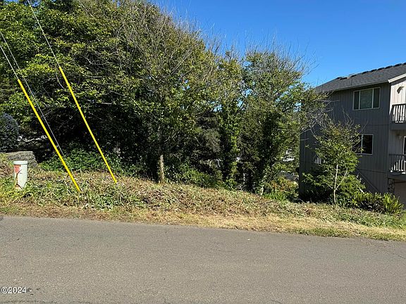 5th image of 2664 SW Anchor Ave