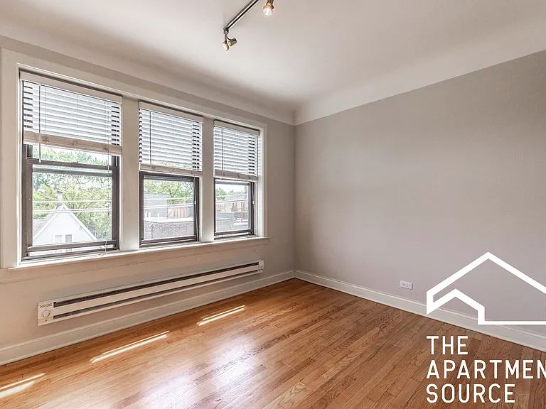 2341 N Rockwell St #2 — Photo 3