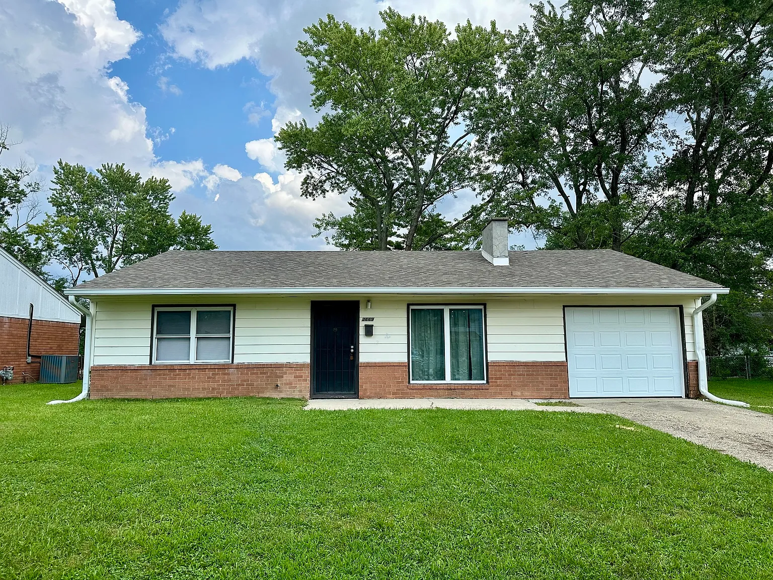 3 bed, 1.5 bath, 1238 sqft, $1,600 — Photo 1