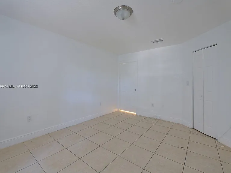 1814 NW 93rd St #1814 — Photo 3