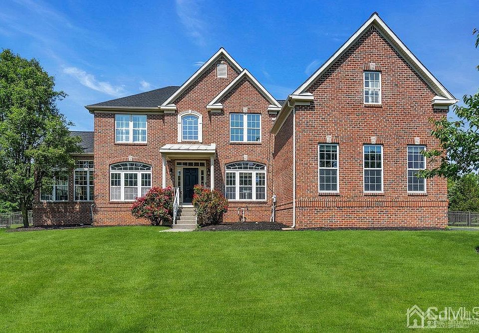 1st image of 15 Chestnut Dr