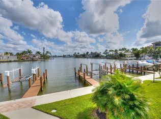 10420 Gulf Shore Dr APT 111, Naples, FL 34108