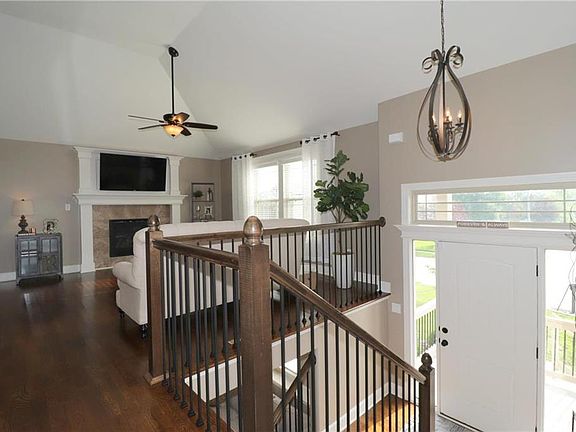 4th image of 2225 NE Overland Dr