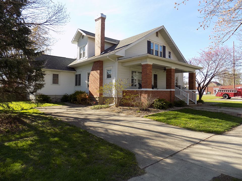 small driveway in front