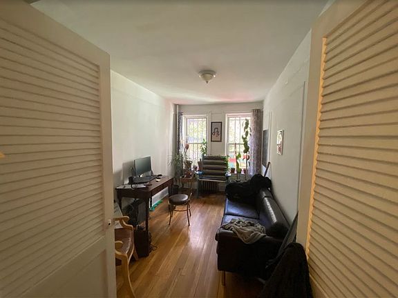 2nd image of 1700 Lexington Ave APT 1R