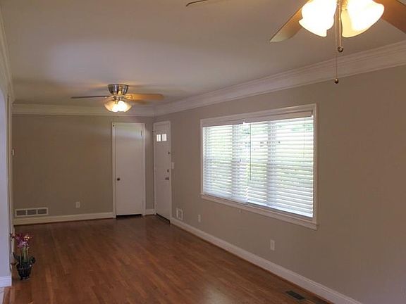 3rd image of 1194 Oakview Dr SE