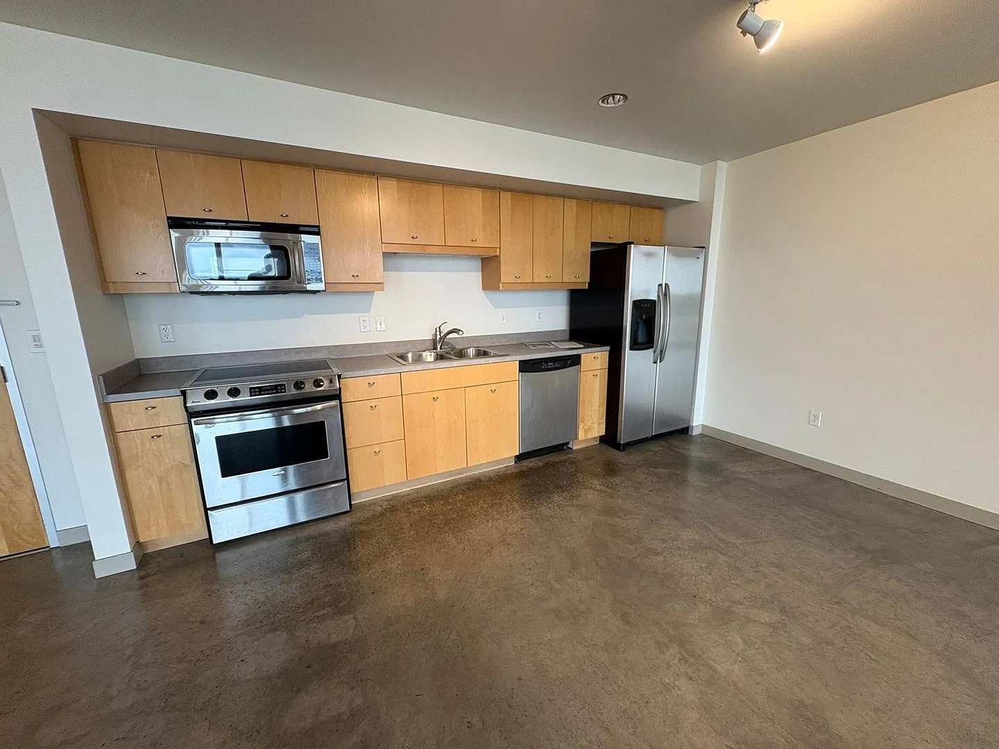 $2,850 | 1 Bedroom, 2 Bathroom Luxury Condo | No Pets | Available for Immediate move-in! — Photo 4