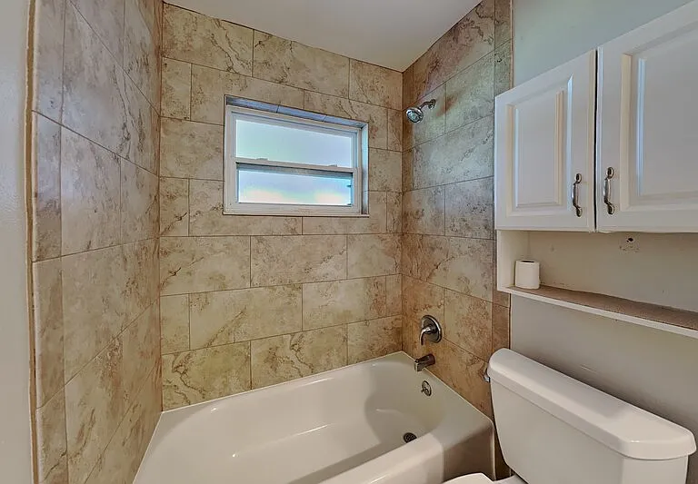 1016 Manchester Cir — Photo 4