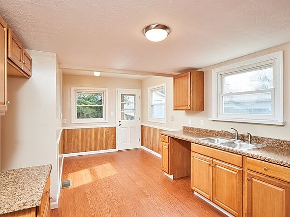 5th image of 1495 Brown St