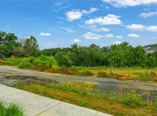 2 Beaver Grade Rd, Mc Kees Rocks, PA 15136