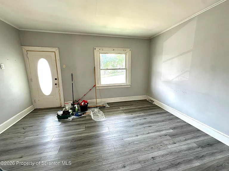 124 Crown Ave — Photo 5