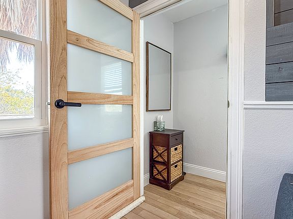 5th image of 3114 Dupont St S #3
