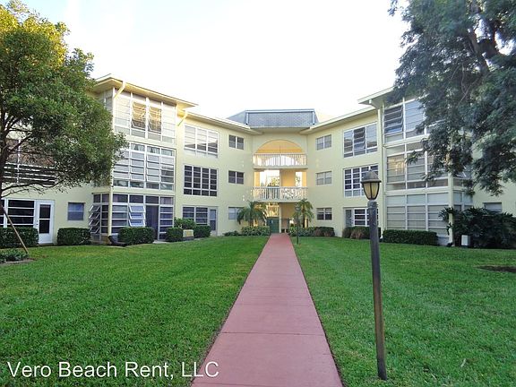 3rd image of 1100 Ponce De Leon Cir