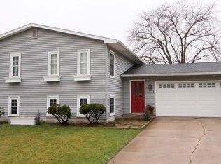 9414 Roosevelt St, Crown Point, IN