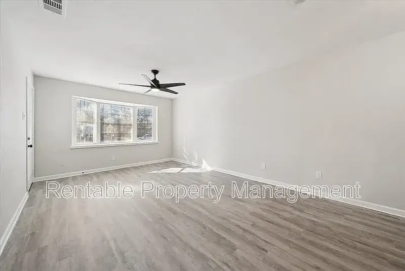3 bed, 2.0 bath, 1299 sqft, $1,800 — Photo 4