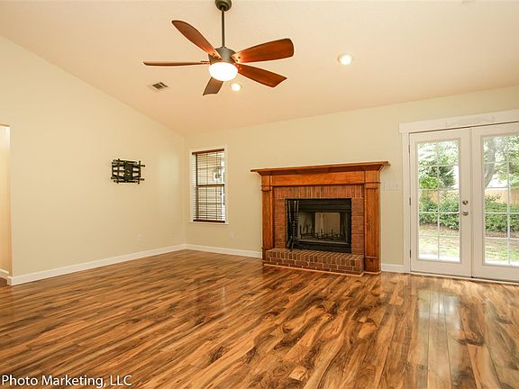 3rd image of 117 Barecky Dr