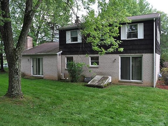 3rd image of 224 Edgewood Dr