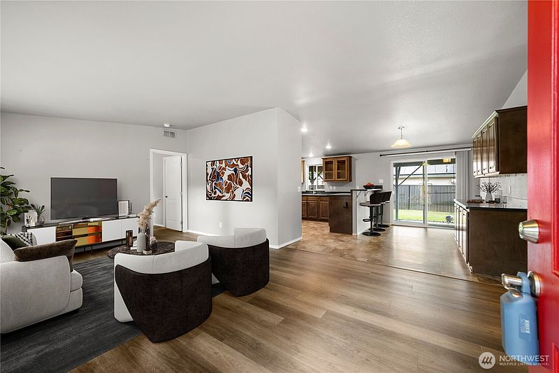 2nd image of 405 415th Avenue SE
