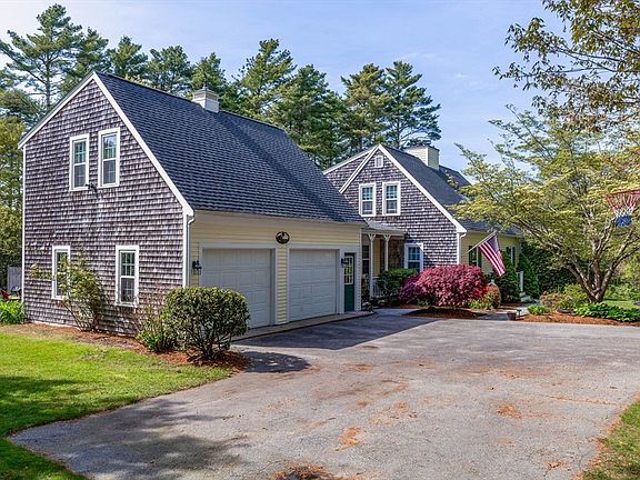 3rd image of 32 Cabot Cir