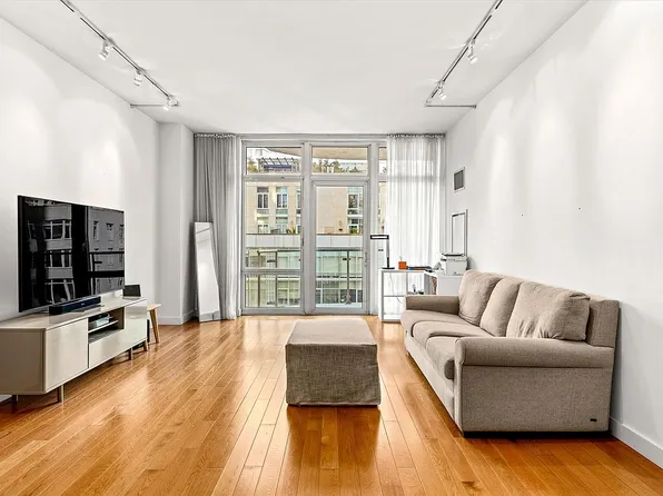555 W 59th St APT 9A, New York, NY 10019