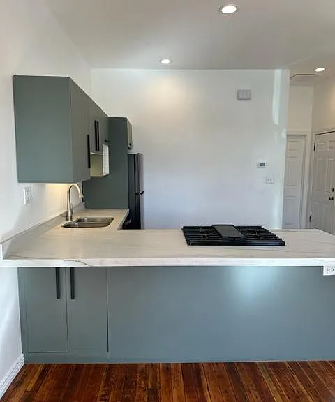 454 N Tuttle Ct — Photo 21