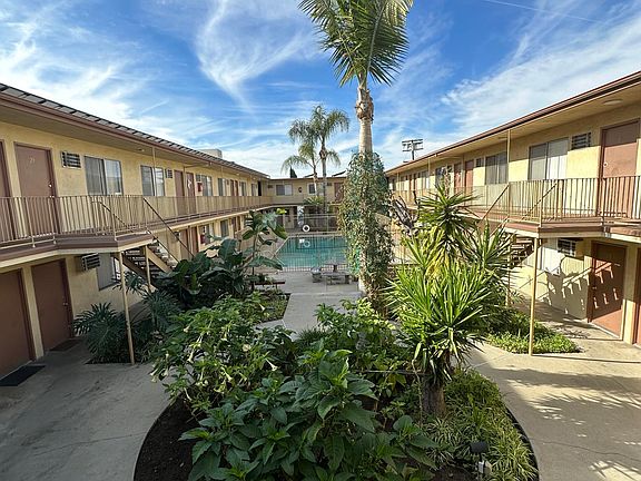 3rd image of 5519 Laurel Canyon Blvd #18