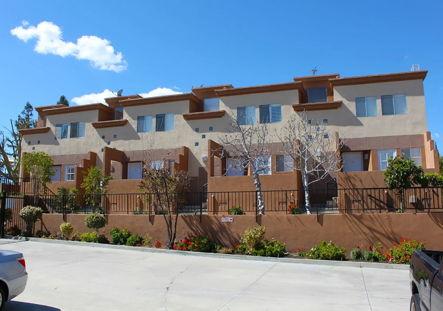 Victory Townhomes — Photo 2