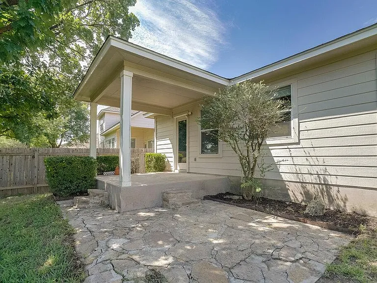 2724 Kickapoo Cavern Dr — Photo 21