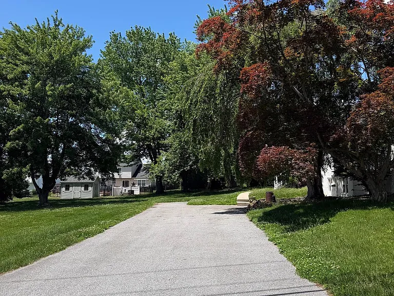 121 Macdade Rd — Photo 4