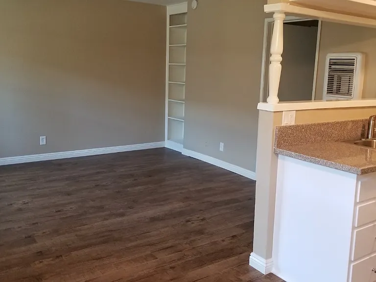 320-322 N Olive St #B — Photo 6