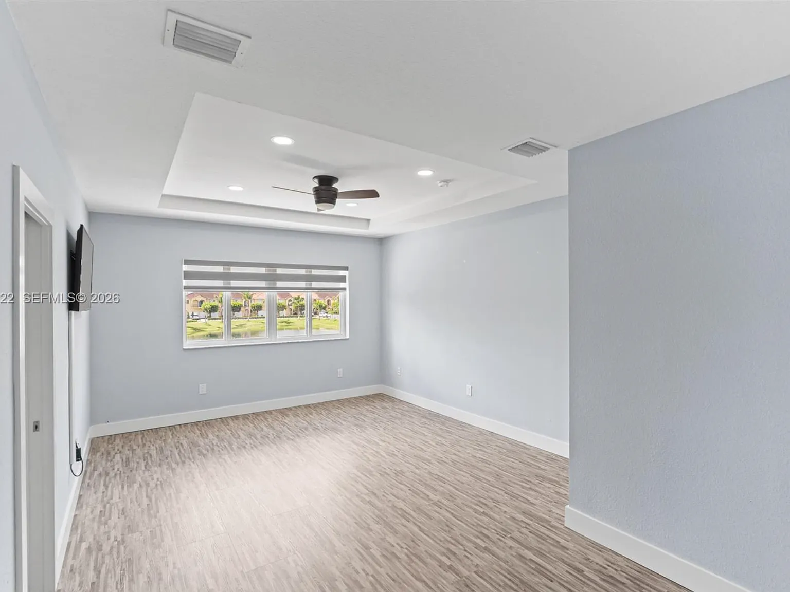 4 bed, 2.5 bath, 1991 sqft, $3,700 — Photo 4