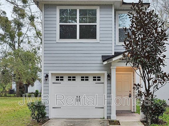 2nd image of 1253 Pangola Dr