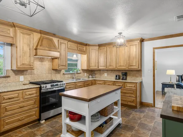 603 N 4th St, Wills Point, TX 75169