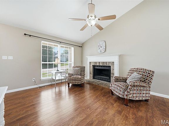 5th image of 16129 Castlerea Blvd