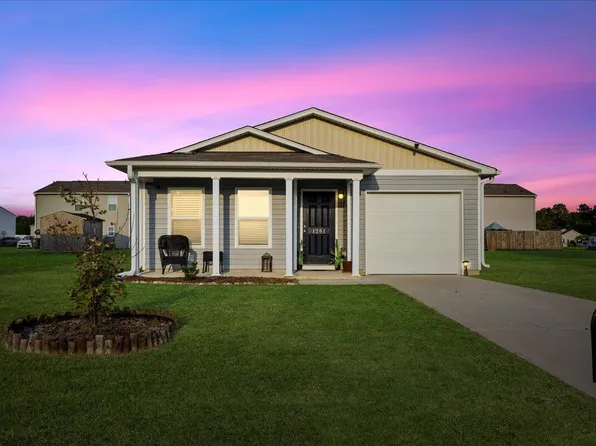 1261 Zoysia Dr, Rocky Mount, NC 27801