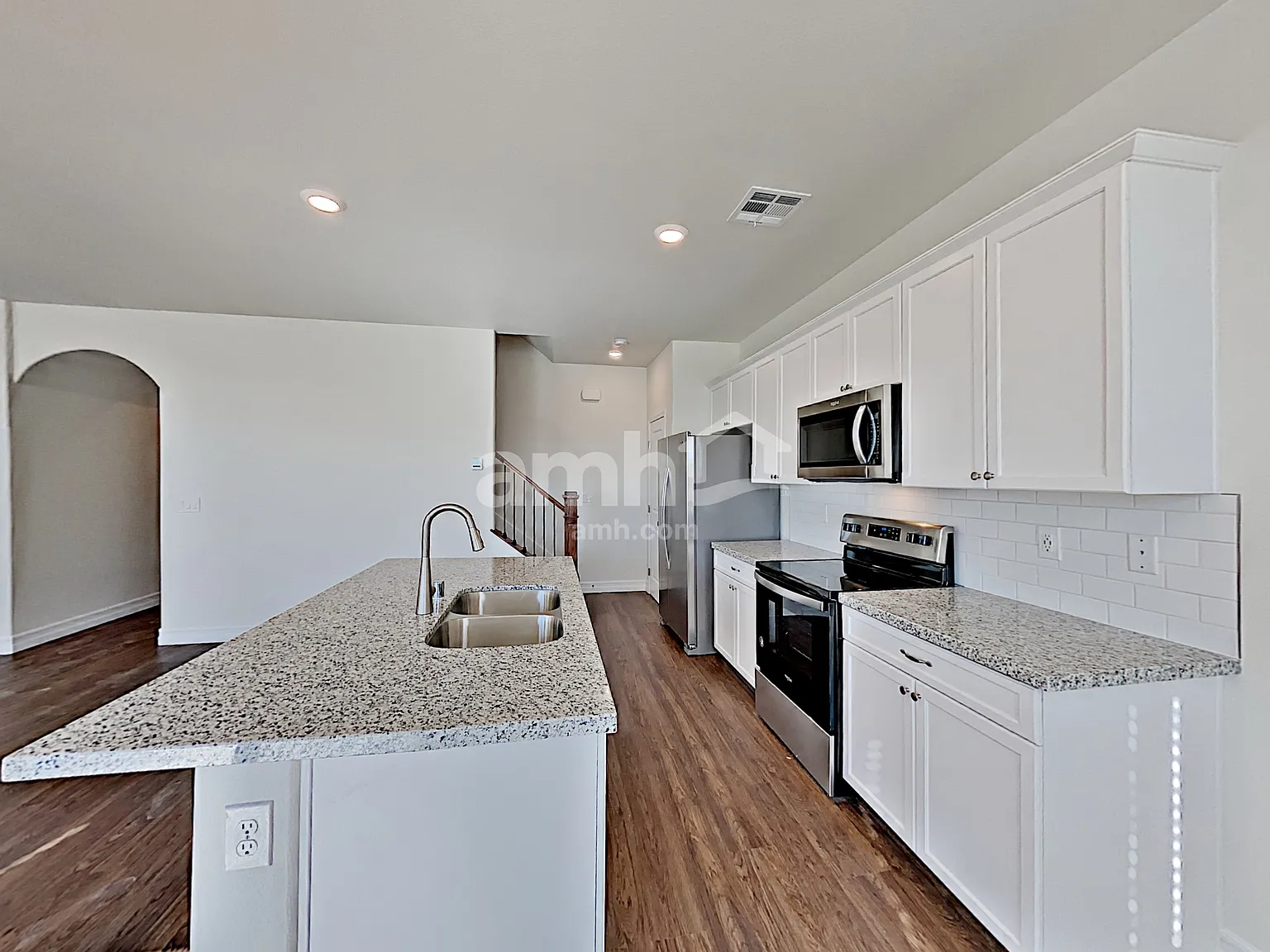 4 bed, 3.0 bath, 2213 sqft, $2,620 — Photo 3