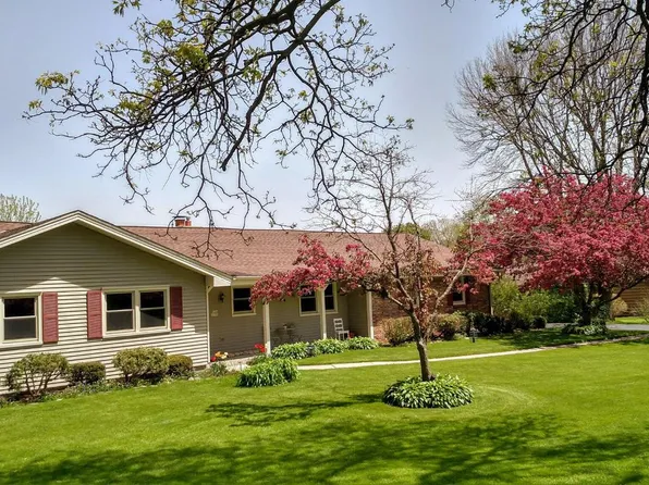 4394 South Pin Oak LANE WEST West #254, Waukesha, WI 53189