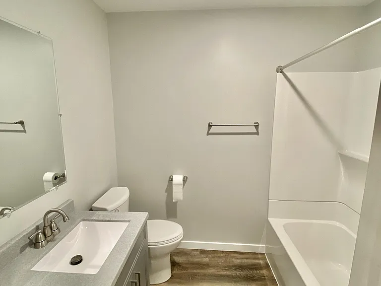 107 Main St E #2 — Photo 4