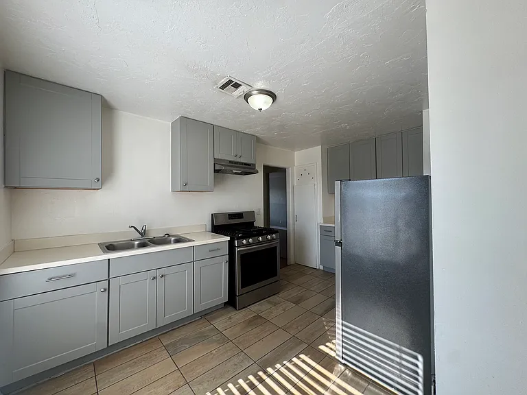 2030 NW 25th St #2 — Photo 8