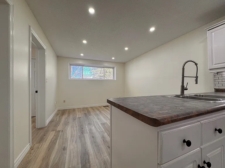 4 Smetana Dr #B — Photo 11
