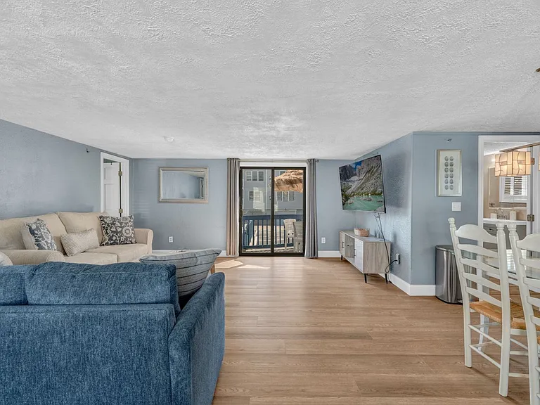 174 East Grand Avenue - Cottage — Photo 12