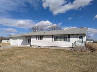 804 S 3rd St, Parkston, SD 57366