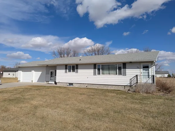 804 S 3rd St, Parkston, SD 57366