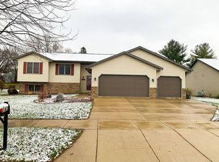 143 S Maple Ln, Whitewater, WI 53190