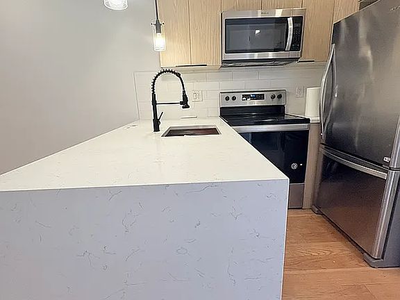 4th image of 572 6th Ave #3