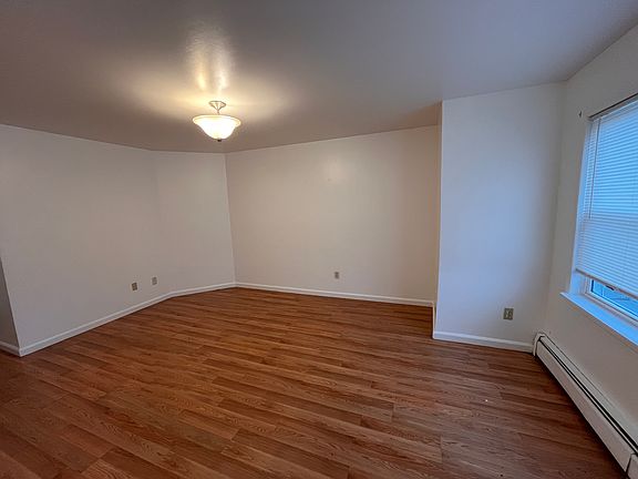 3rd image of 460 8th St #1