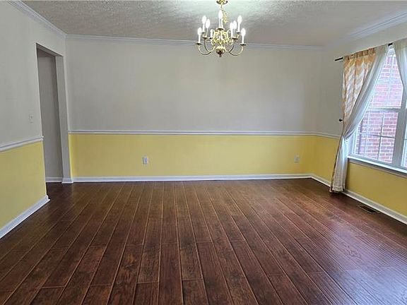 5th image of 3811 Roxfield Dr