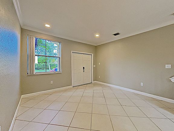 5th image of 3870 SW 171st Ave
