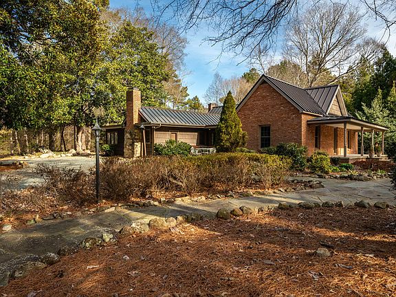 2nd image of 300 Morris Rd